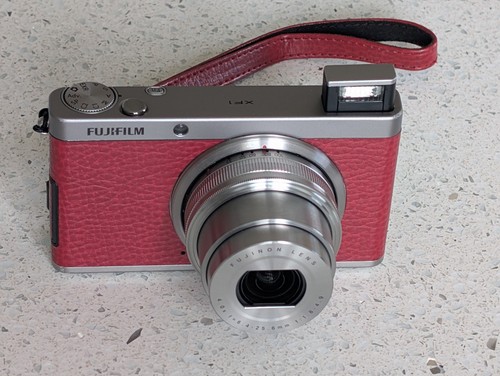 Fujifilm xf1 digital compact - fujifilm,